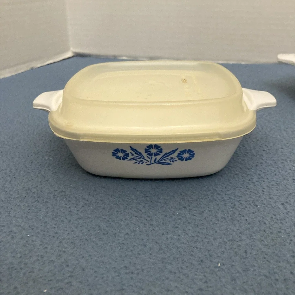 VTG Corning Ware Blue Cornflower Petite Pan (P-41)‎ Set Of 2 with 1 Plastic Lid